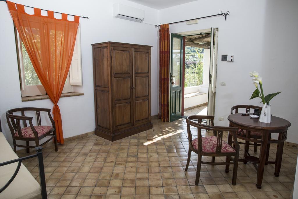 Il Gelso Vacanze Bed and Breakfast Malfa  Esterno foto