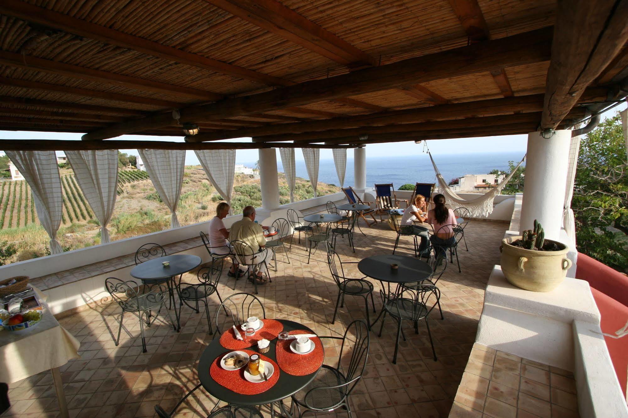 Il Gelso Vacanze Bed and Breakfast Malfa  Esterno foto